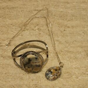 Elegant Silver and Cream Jewelry Set